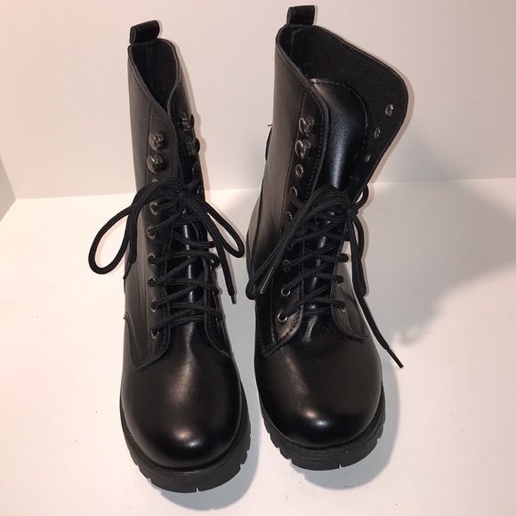 Ladies goth style stomper boots, they are unbranded, US size 4-4.5, EU-35 UK-2.5 - Picture 2 of 5